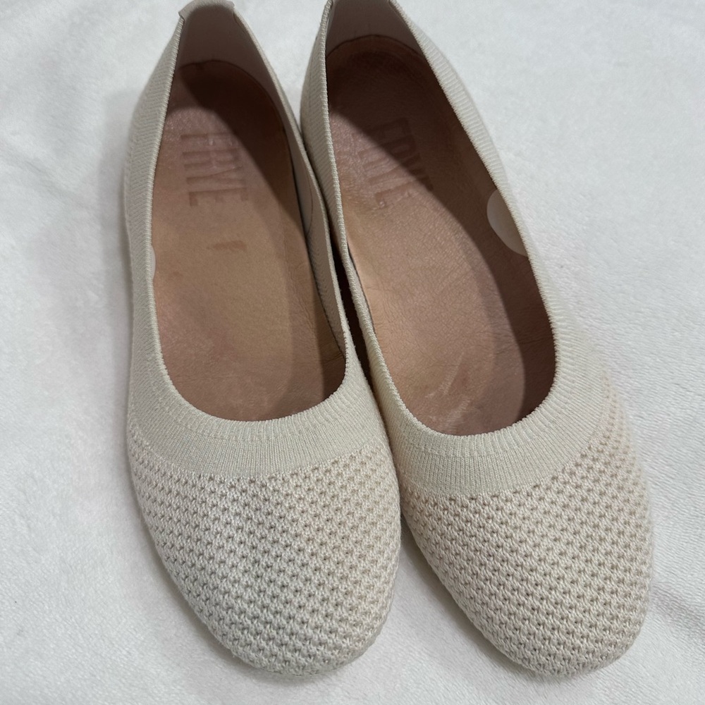 Frye Ballet Flats Womens Size 7  Color Beige Round Toe Ballerina Shoes EUC